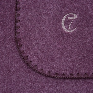 Cloud7-Dog-Blanket-Soft-Fleece-Blackberry-Detail-1